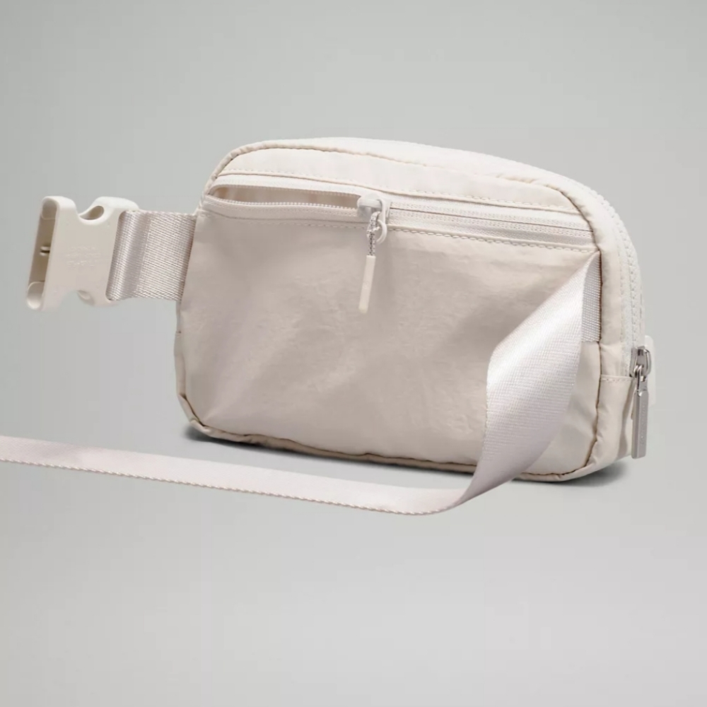 White opal Lululemon Athletica Everywhere Belt Bag NWT - Picture 3 of 8